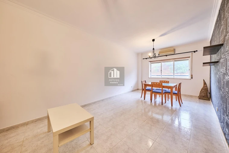 Apartamento T2 para Venda em Charneca de Caparica e Sobreda Foto 2