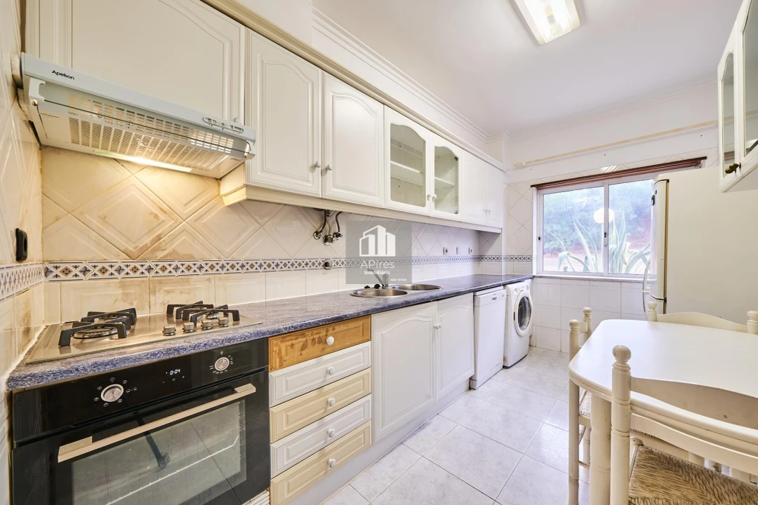 Apartamento T2 para Venda em Charneca de Caparica e Sobreda Foto 8