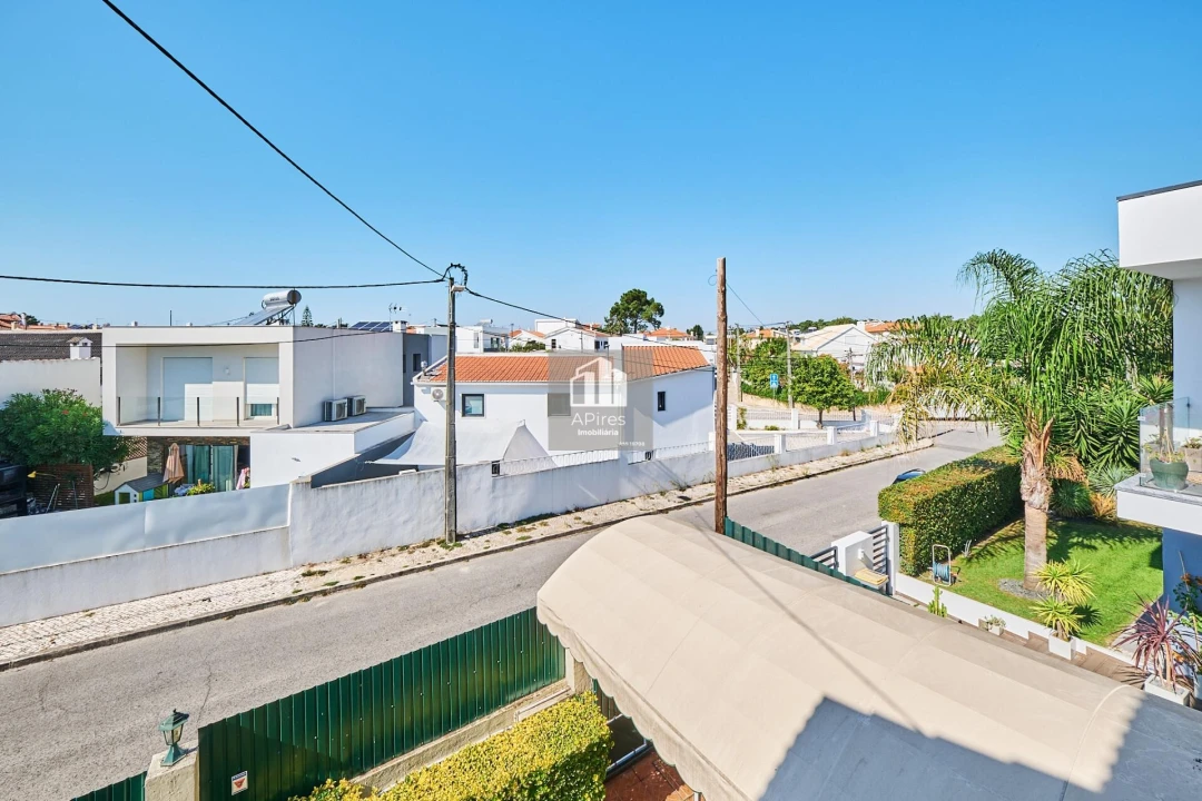 Moradia T5 para Venda em Charneca de Caparica e Sobreda Foto 40