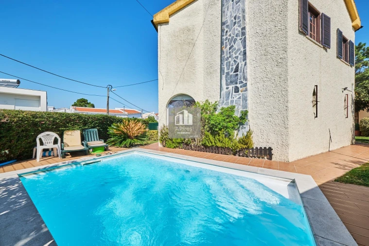 Moradia T5 para Venda em Charneca de Caparica e Sobreda Foto 6