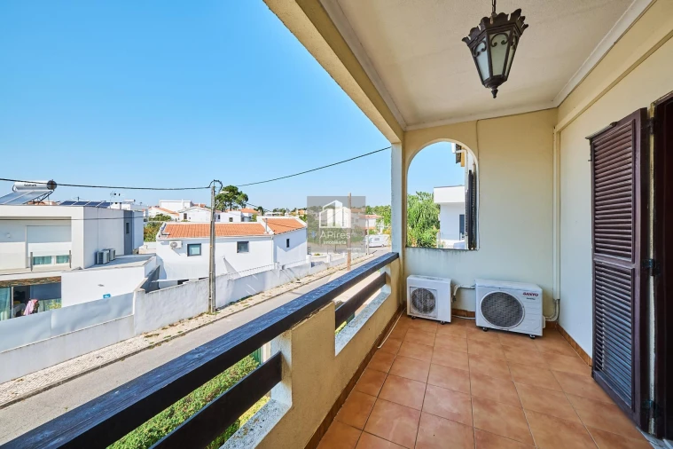 Moradia T5 para Venda em Charneca de Caparica e Sobreda Foto 32