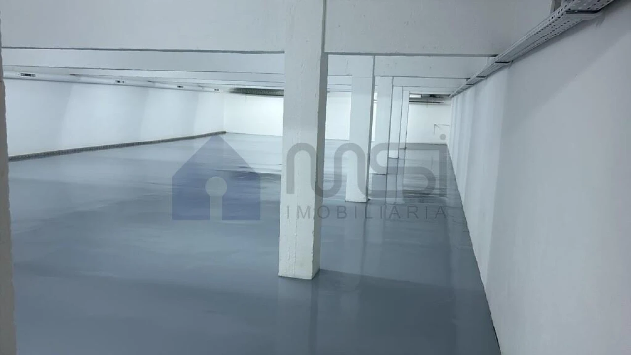 Armazém para Arrendamento em Paranhos Foto 1