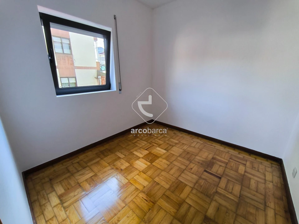 Apartamento T3 para Arrendamento em Pedrouços Foto 6
