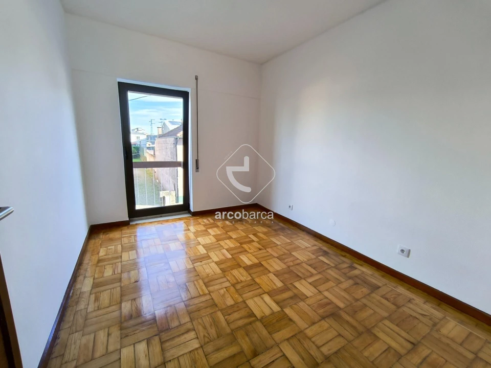 Apartamento T3 para Arrendamento em Pedrouços Foto 10
