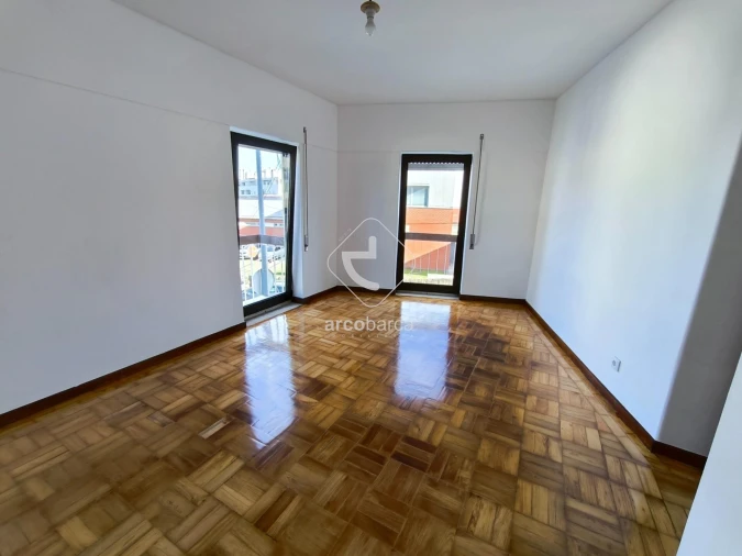 Apartamento T3 para Arrendamento em Pedrouços Foto 12