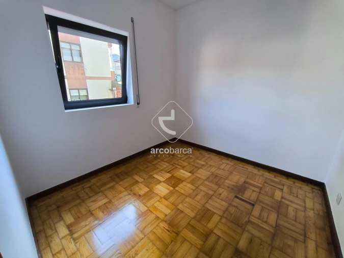 Apartamento T3 para Arrendamento em Pedrouços Foto 6