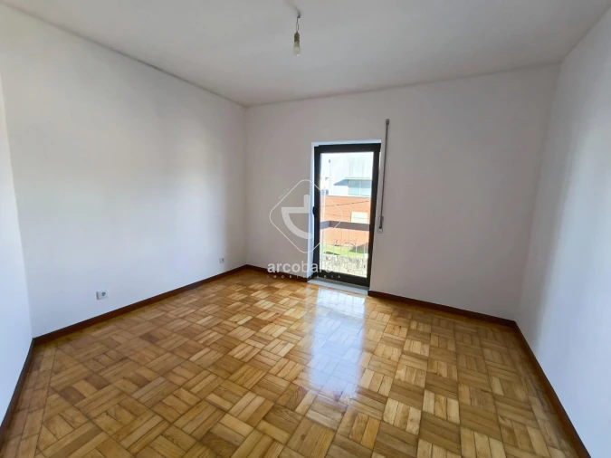 Apartamento T3 para Arrendamento em Pedrouços Foto 11