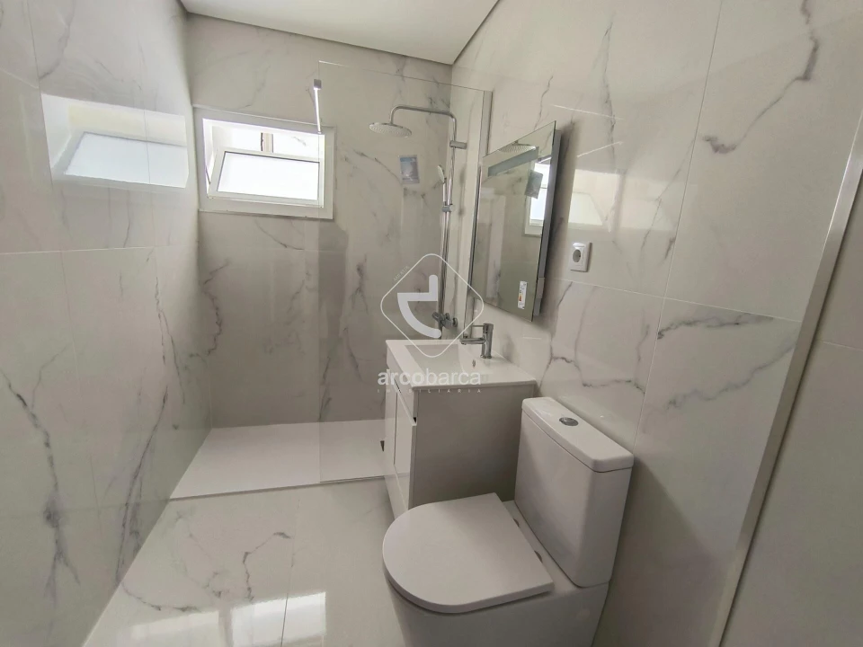 Apartamento T3 para Arrendamento em Pedrouços Foto 9