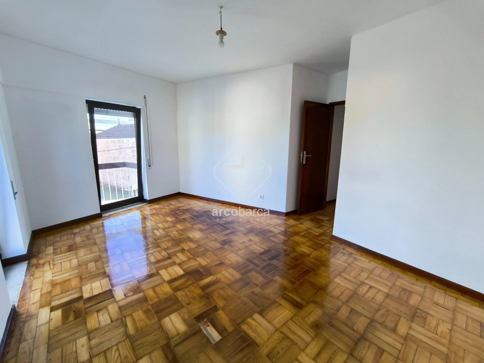 Apartamento T3 para Arrendamento em Pedrouços Foto 13