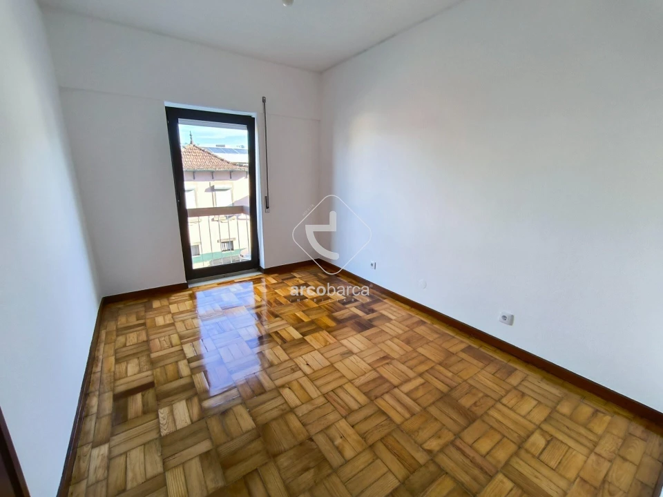 Apartamento T3 para Arrendamento em Pedrouços Foto 7