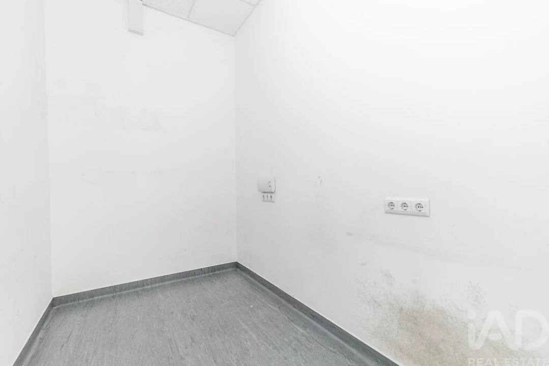 Loja para Arrendamento em São Domingos de Benfica Foto 5