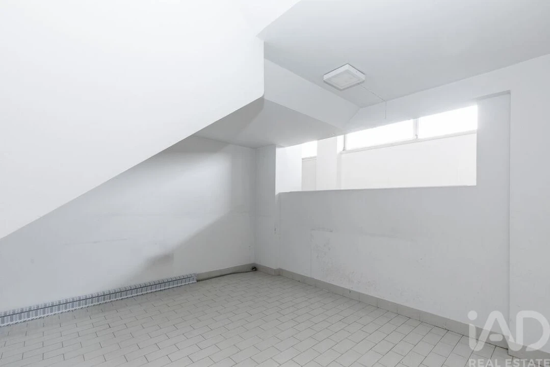 Loja para Arrendamento em São Domingos de Benfica Foto 10