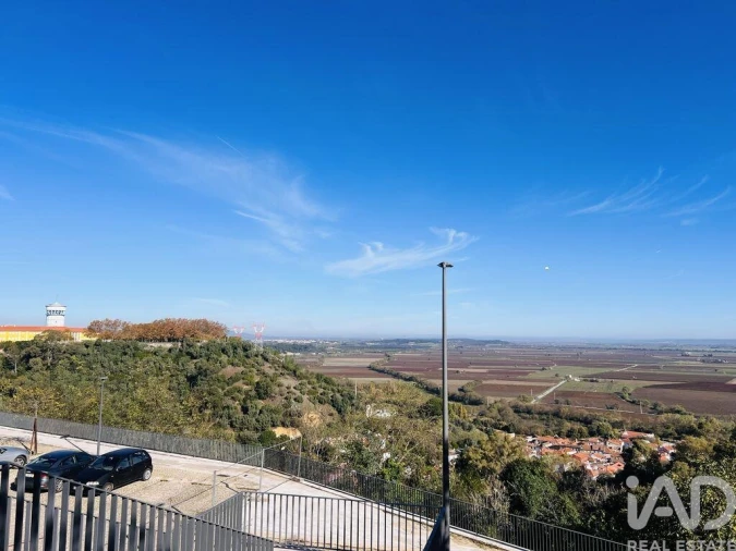 Prédio para Venda em Romeira e Várzea Foto 2