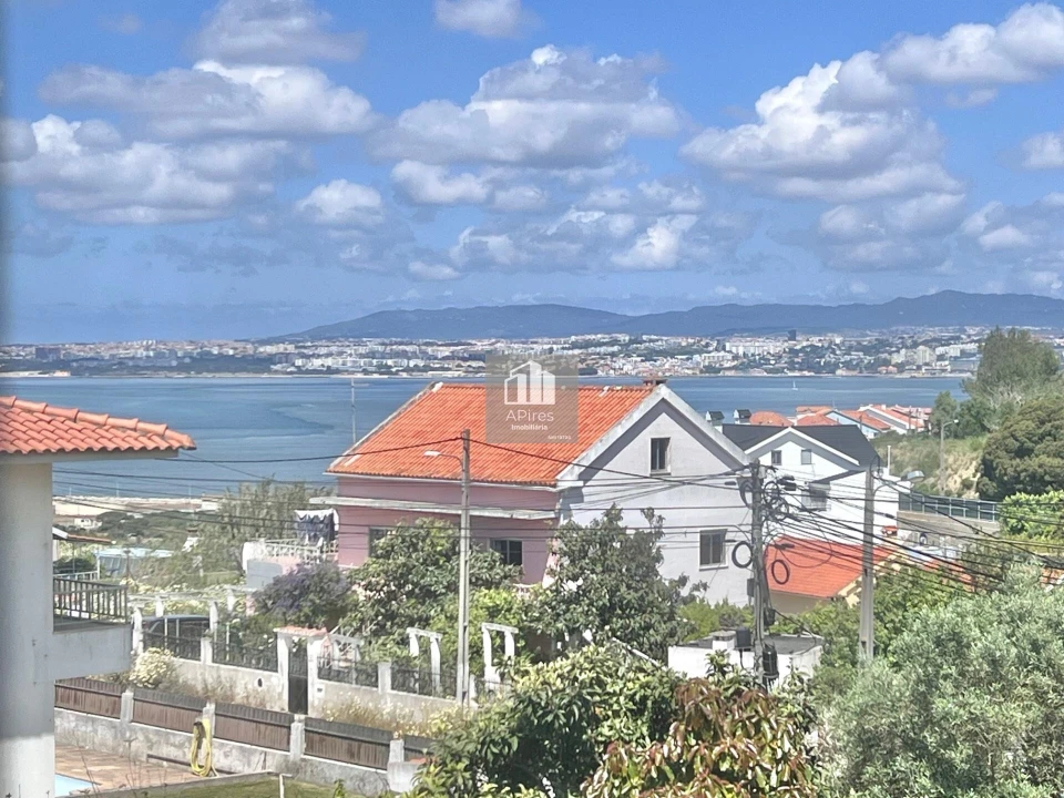 Moradia T5 para Venda em Caparica e Trafaria Foto 46