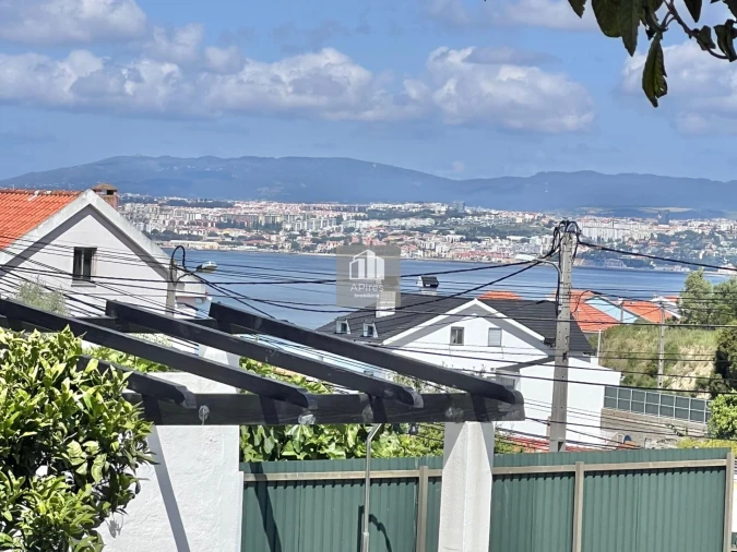 Moradia T5 para Venda em Caparica e Trafaria Foto 8