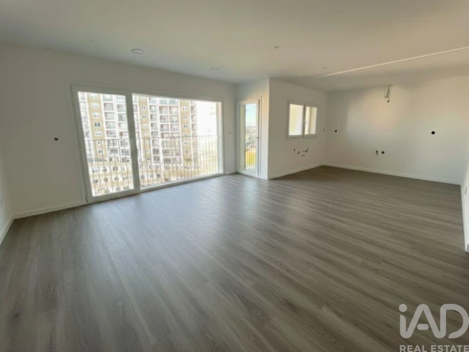 Apartamento T3 para Venda em Corroios Foto 2