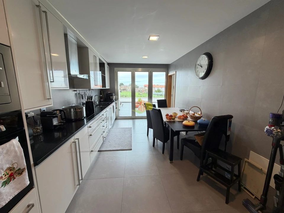 Moradia T4 para Venda em Tavarede Foto 5