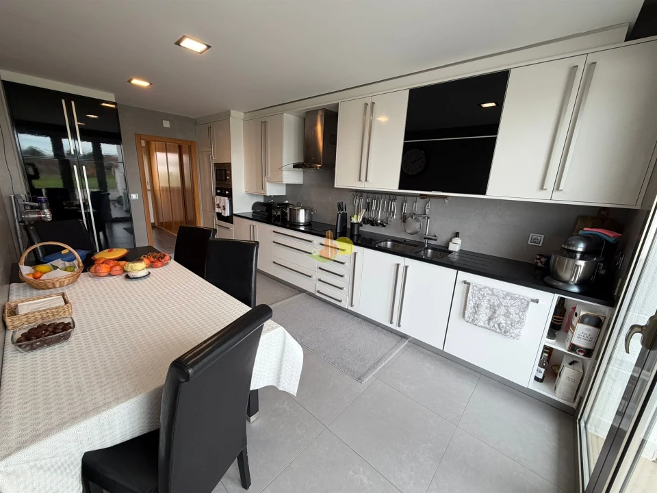 Moradia T4 para Venda em Tavarede Foto 6