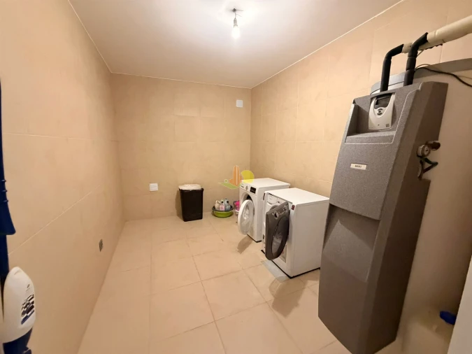 Moradia T4 para Venda em Tavarede Foto 48