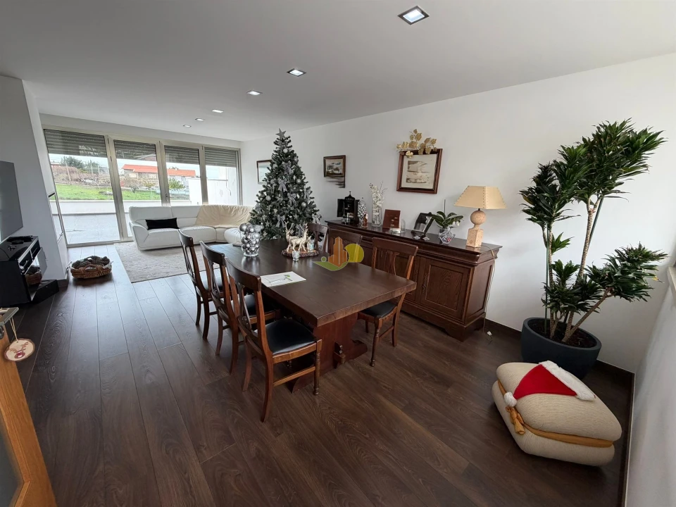 Moradia T4 para Venda em Tavarede Foto 12