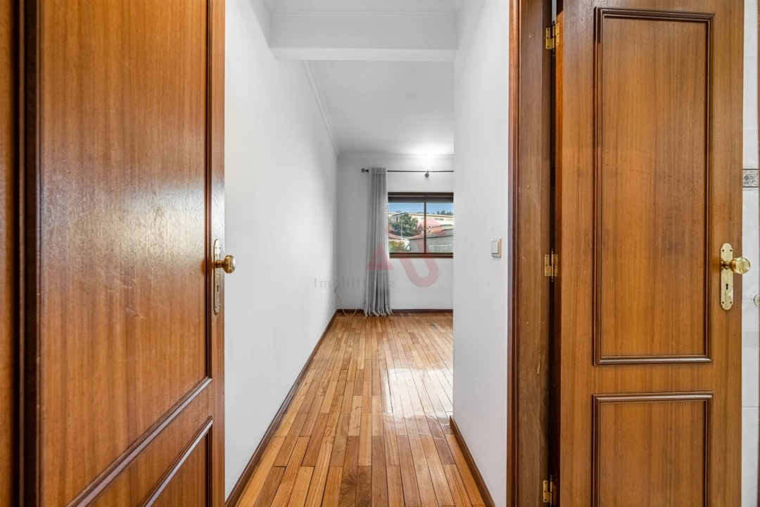 Apartamento T2 para Venda em Creixomil Foto 13