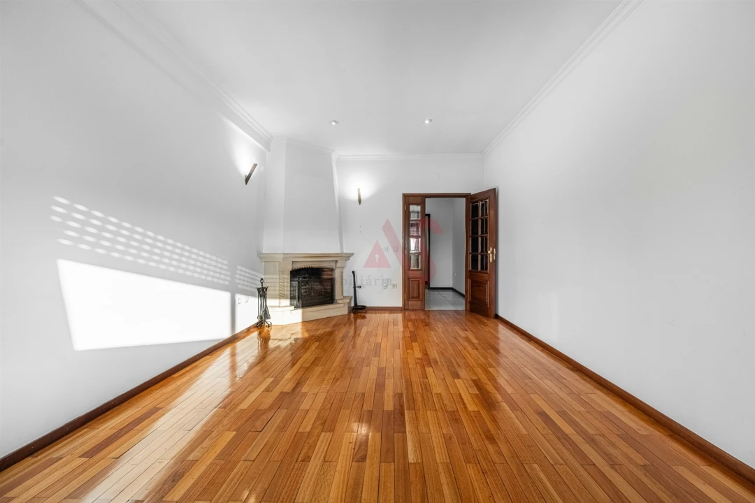 Apartamento T2 para Venda em Creixomil Foto 1