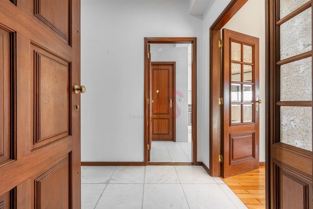 Apartamento T2 para Venda em Creixomil Foto 3