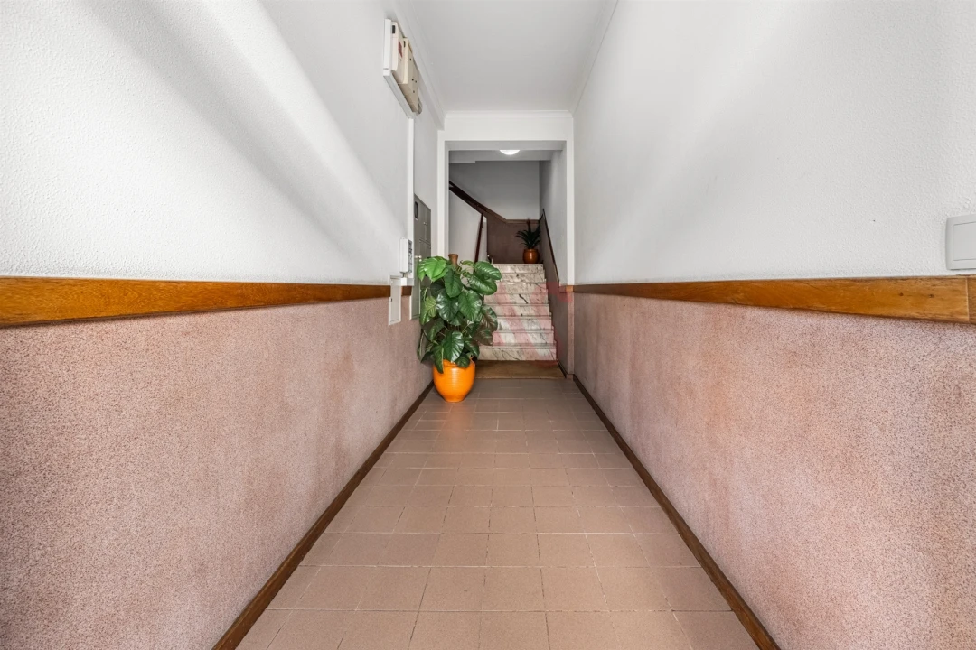 Apartamento T2 para Venda em Creixomil Foto 2