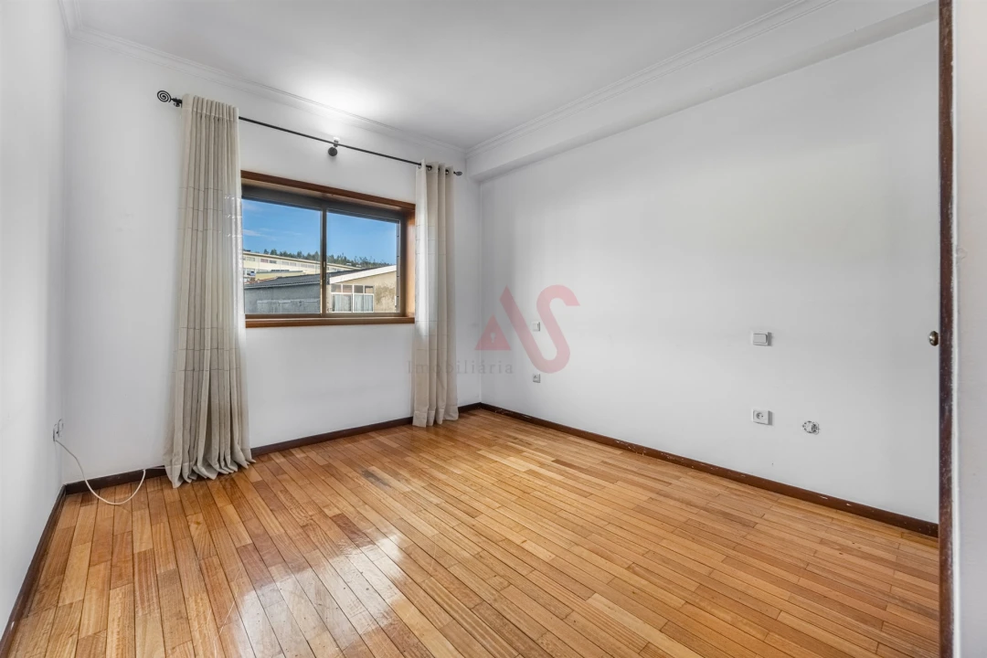 Apartamento T2 para Venda em Creixomil Foto 14