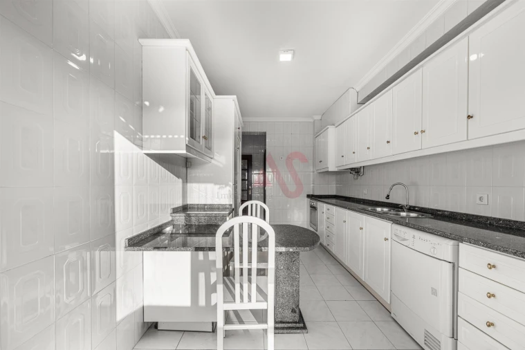 Apartamento T2 para Venda em Creixomil Foto 7