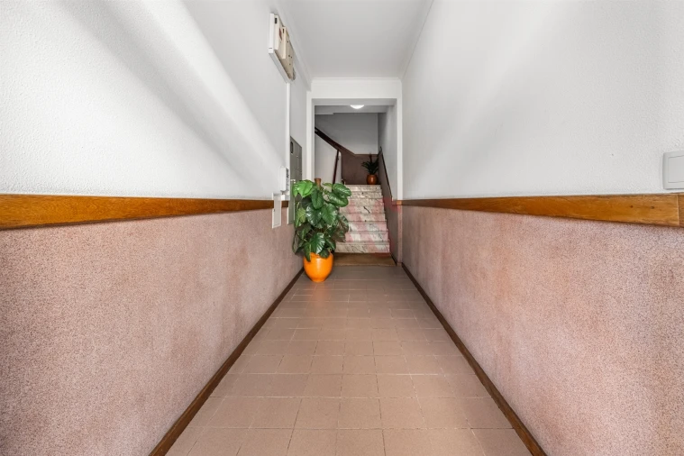 Apartamento T2 para Venda em Creixomil Foto 2