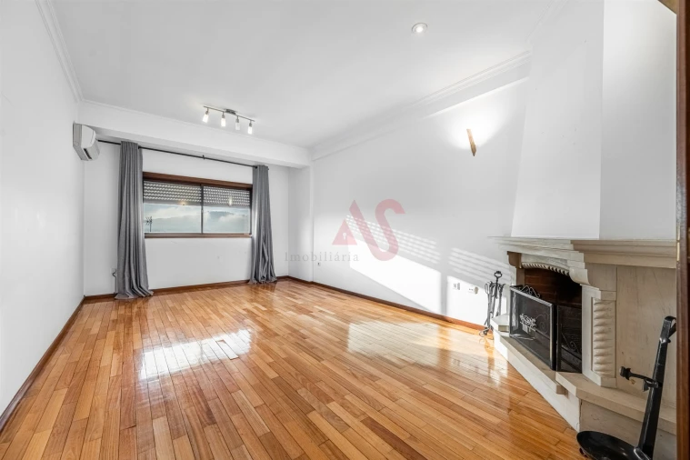 Apartamento T2 para Venda em Creixomil Foto 4