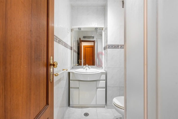 Apartamento T2 para Venda em Creixomil Foto 17