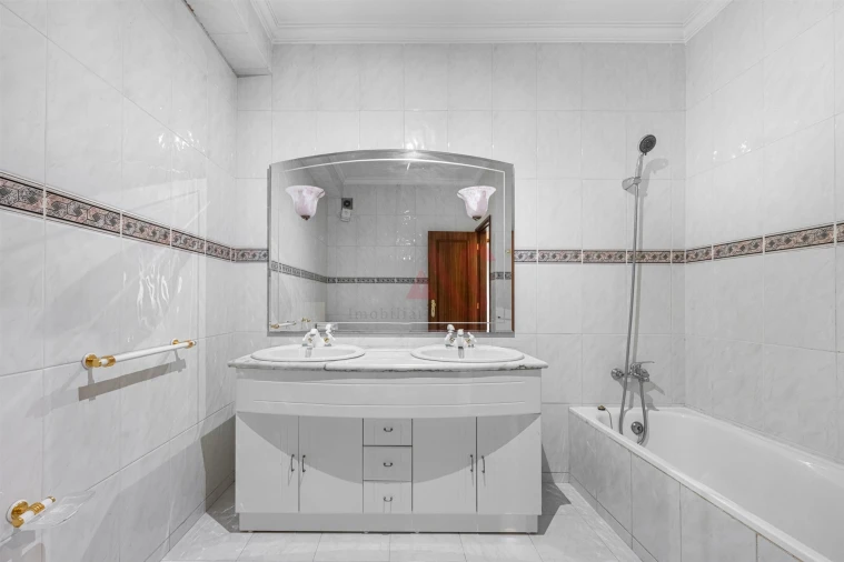 Apartamento T2 para Venda em Creixomil Foto 12