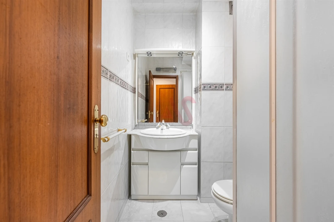 Apartamento T2 para Venda em Creixomil Foto 17