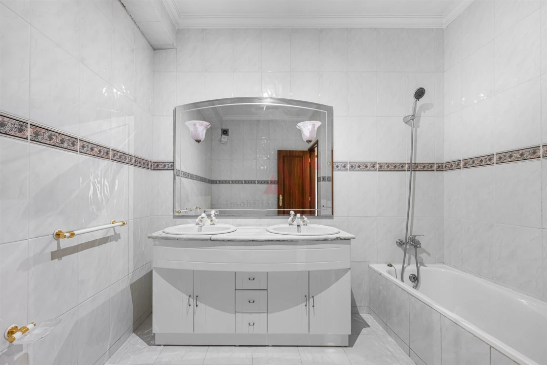 Apartamento T2 para Venda em Creixomil Foto 12