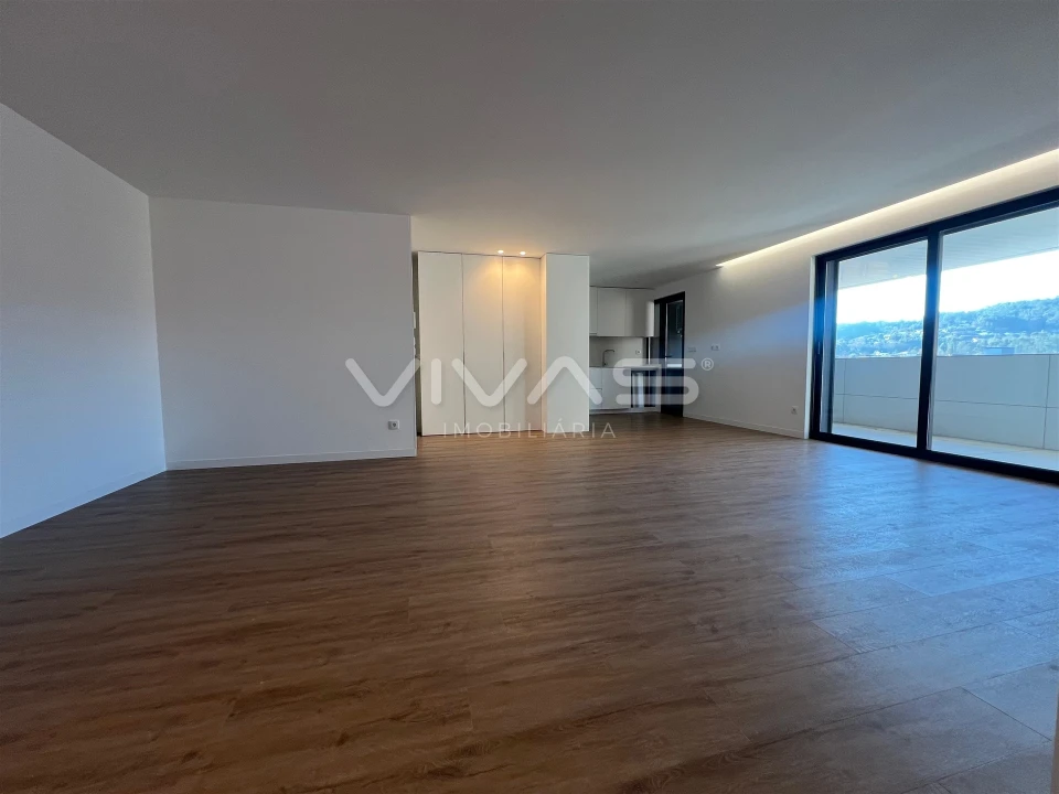 Apartamento T3 para Arrendamento em Vila Verde e Barbudo Foto 3