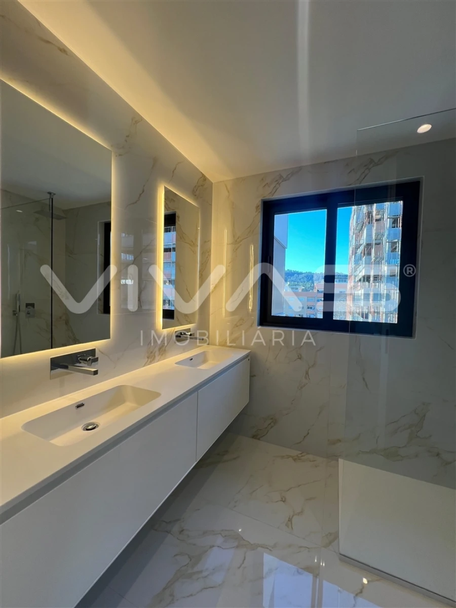 Apartamento T3 para Arrendamento em Vila Verde e Barbudo Foto 12