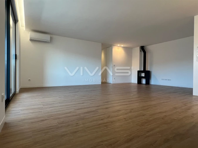 Apartamento T3 para Arrendamento em Vila Verde e Barbudo Foto 4