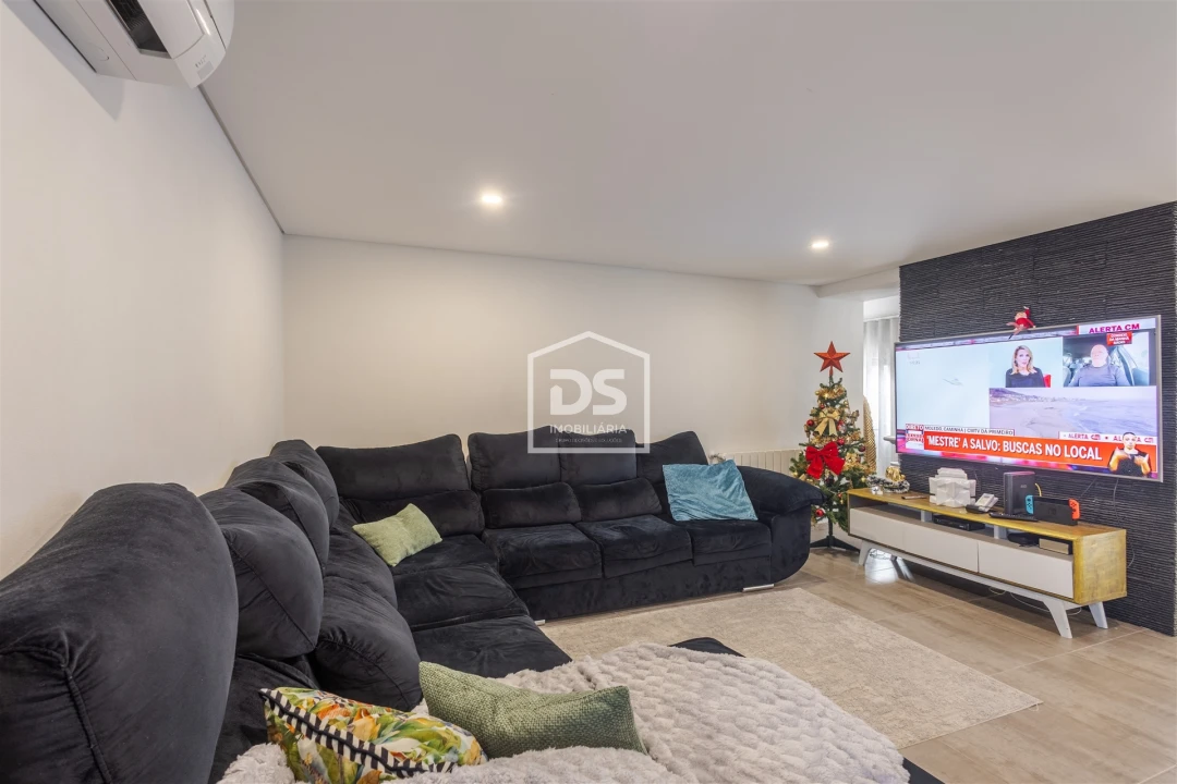 Moradia T3 para Venda em Abragão Foto 12