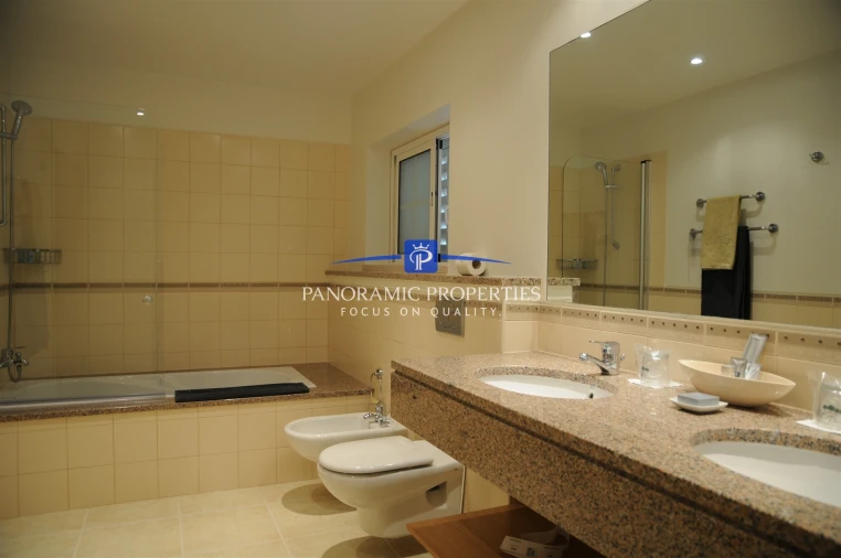 Apartamento T2 para Venda em Estômbar e Parchal Foto 13