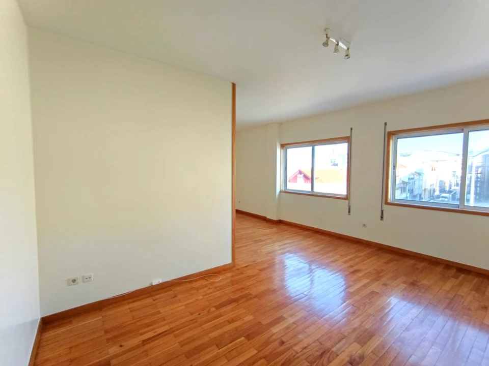 Apartamento T3 para Venda em Cedofeita, Santo Ildefonso, Sé, Miragaia, São Nicolau e Vitória Foto 1