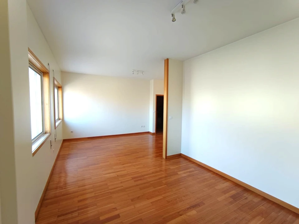 Apartamento T3 para Venda em Cedofeita, Santo Ildefonso, Sé, Miragaia, São Nicolau e Vitória Foto 3