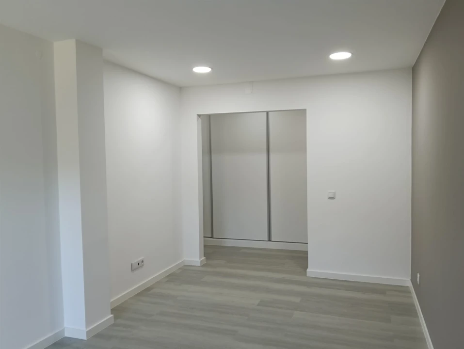 Apartamento T2 para Venda em Santa Clara e Castelo Viegas Foto 2