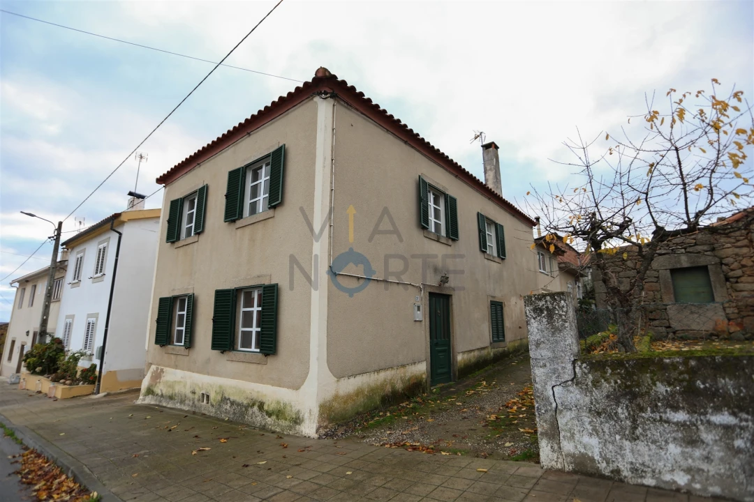 Moradia T3 para Venda em Peredo da Bemposta Foto 2