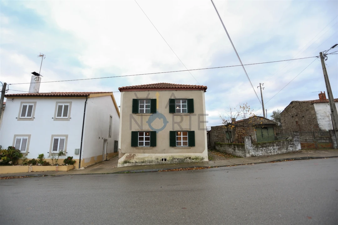 Moradia T3 para Venda em Peredo da Bemposta Foto 1