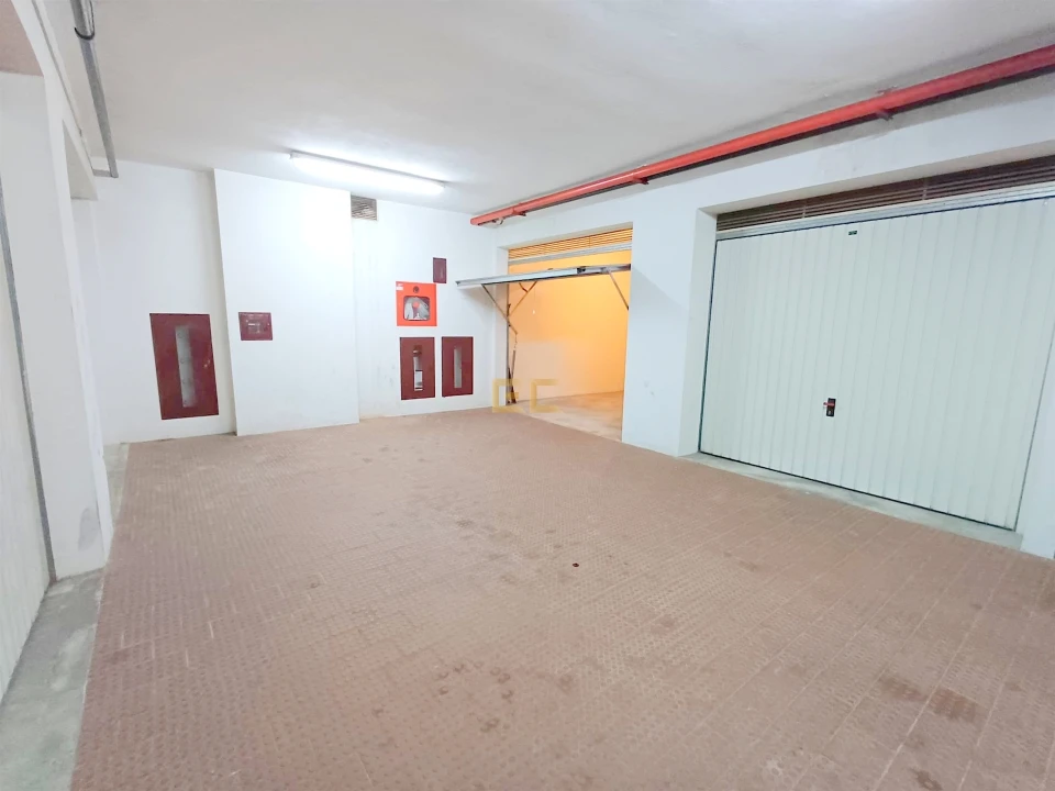 Garagem para Venda em Buarcos Foto 9