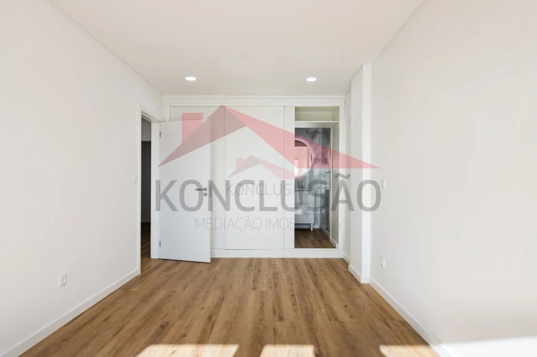 Apartamento T3 para Venda em Póvoa de Santa Iria e Forte da Casa Foto 18