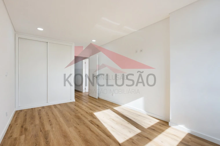 Apartamento T3 para Venda em Póvoa de Santa Iria e Forte da Casa Foto 17