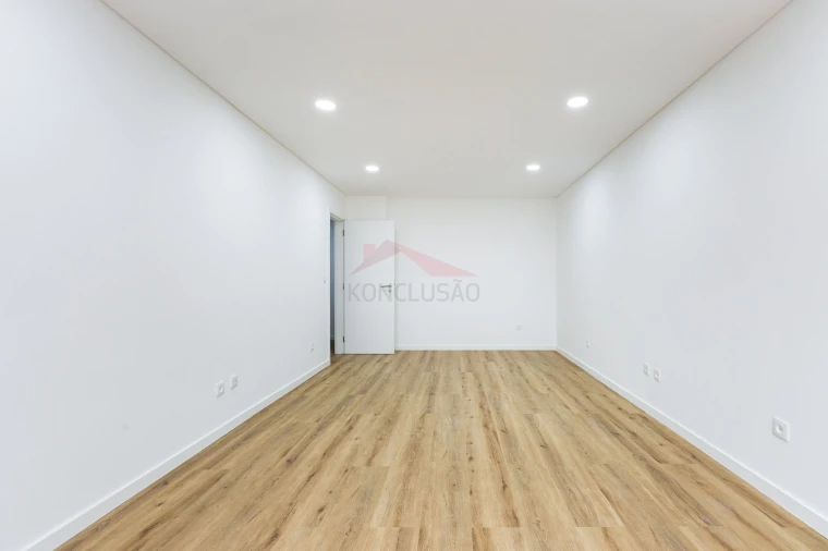 Apartamento T3 para Venda em Póvoa de Santa Iria e Forte da Casa Foto 3